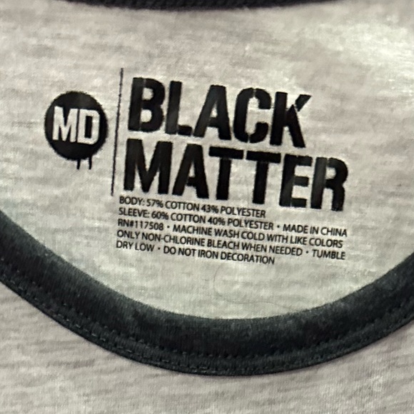 Hot Topic Tee - Picture 2 of 4